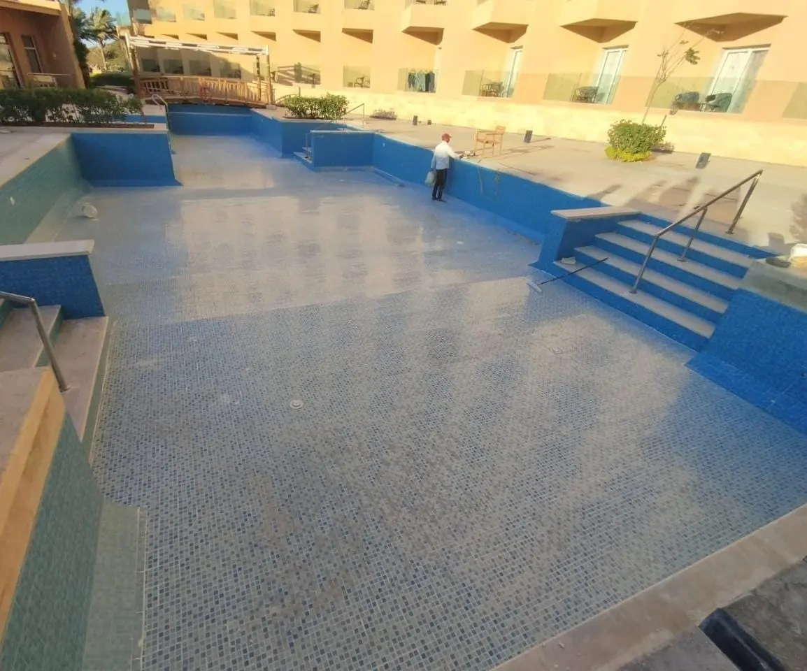 بناء حمامات السباحة